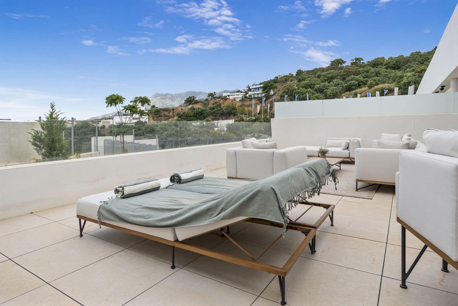 2 bedroom Apartment for sale in Marbella with pool garage - € 640,000 (Ref: 9859879)