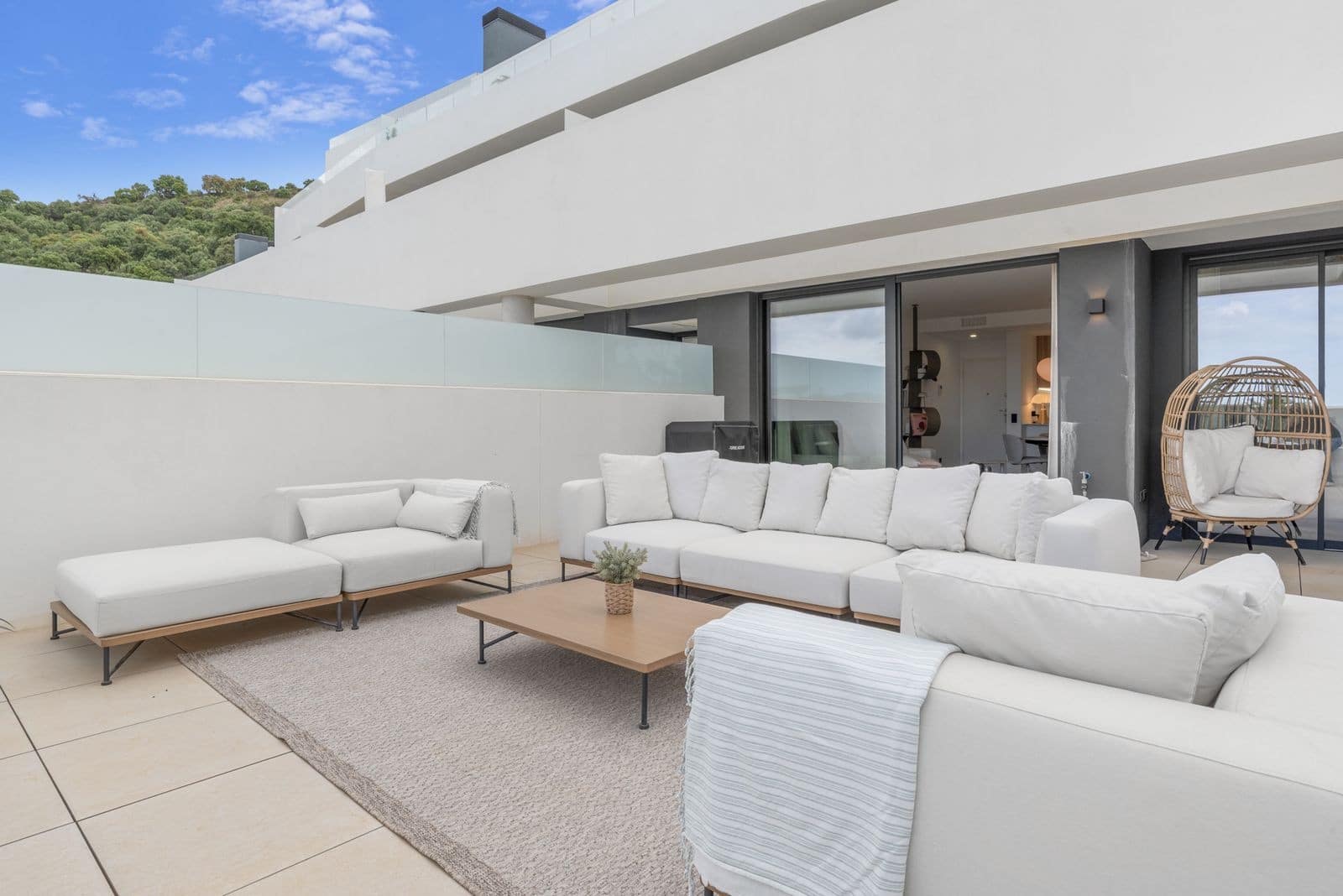 2 bedroom Apartment for sale in Marbella with pool garage - € 640,000 (Ref: 9859879)