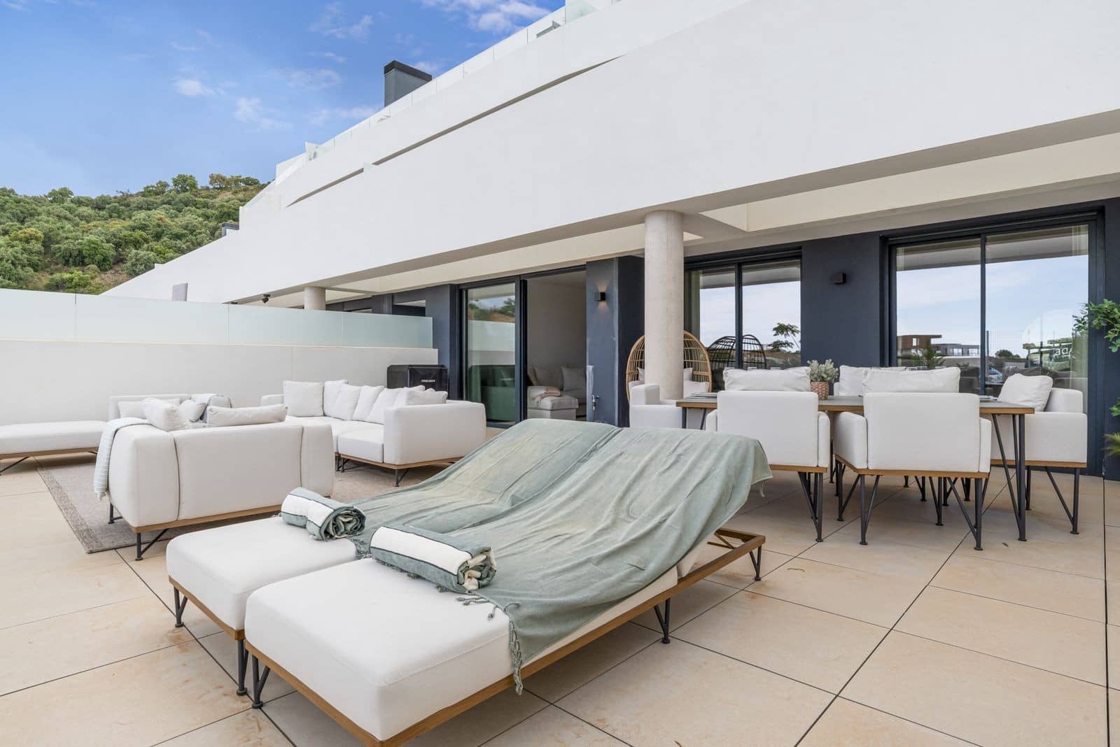 2 bedroom Apartment for sale in Marbella with pool garage - € 640,000 (Ref: 9859879)