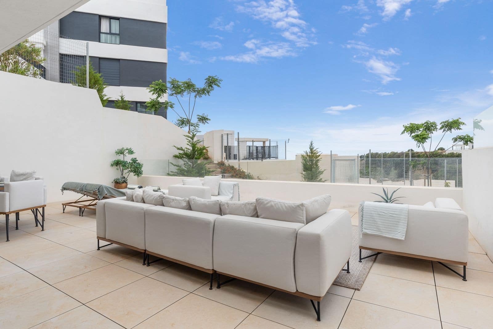 2 bedroom Apartment for sale in Marbella with pool garage - € 640,000 (Ref: 9859879)