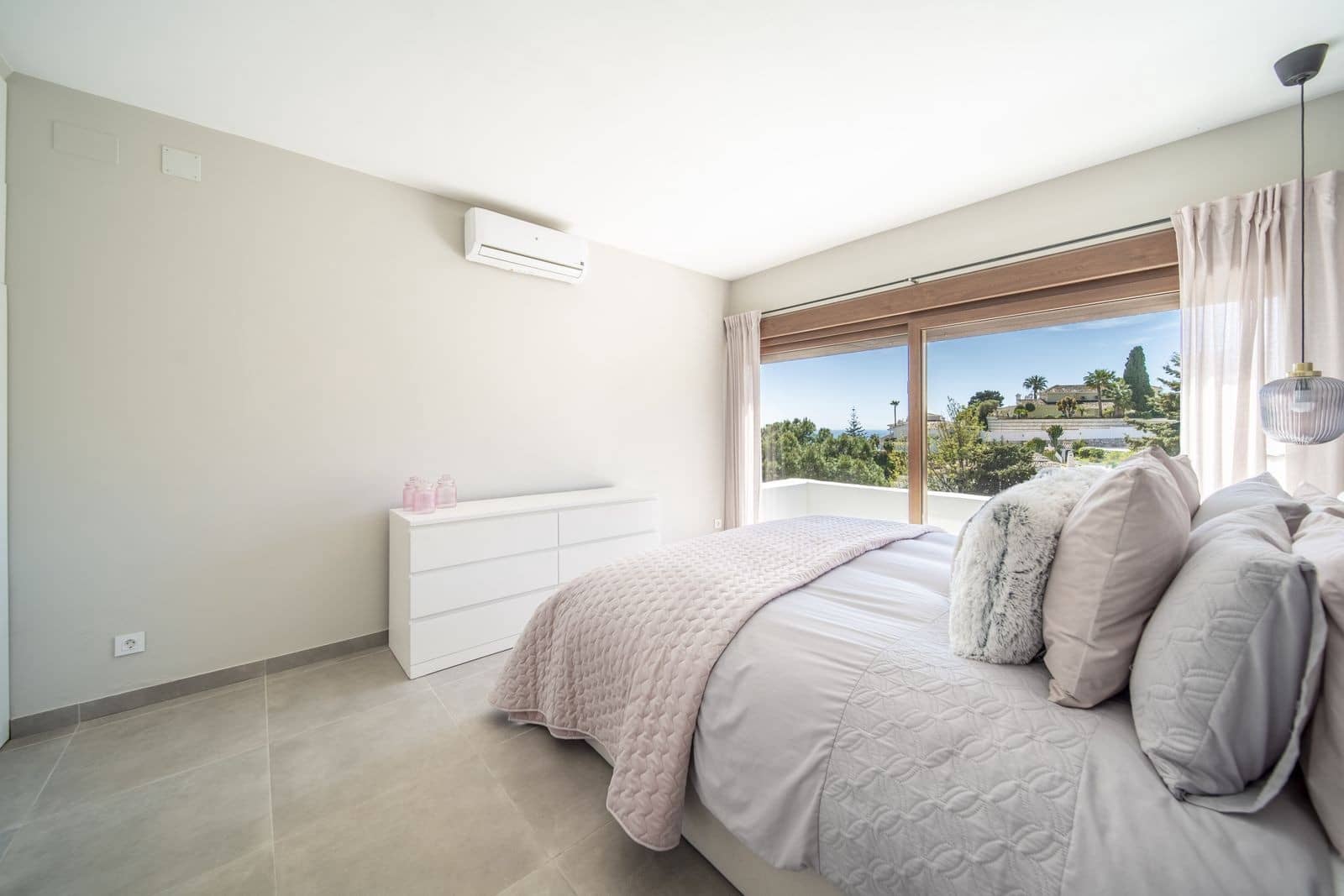 5 bedroom Villa for sale in Benalmadena with pool garage - € 1,300,000 (Ref: 9861764)