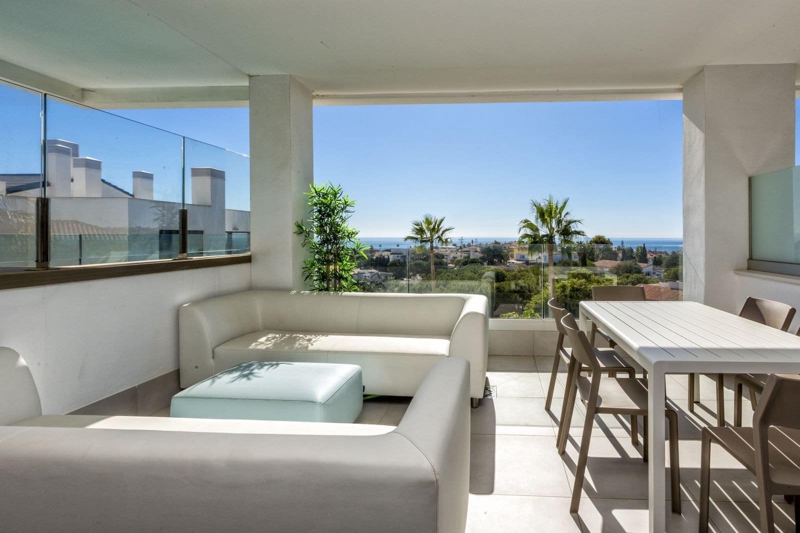 2 bedroom Apartment for sale in Mijas Costa with pool garage - € 599,000 (Ref: 9861765)