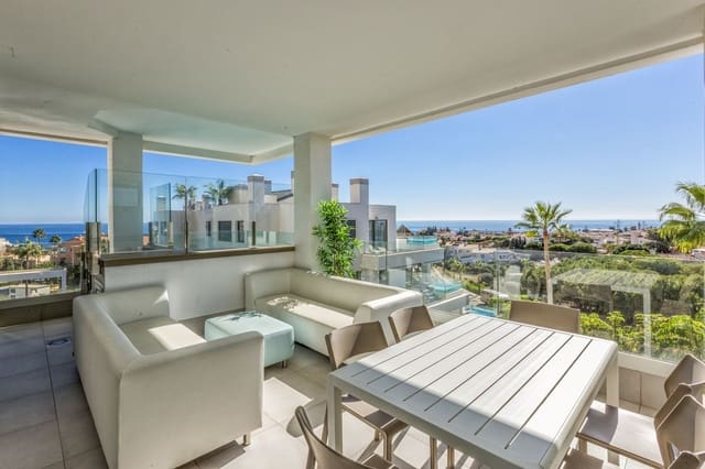2 bedroom Apartment for sale in Mijas Costa, Mijas with pool garage - € 599,000 (Ref: 9861765)