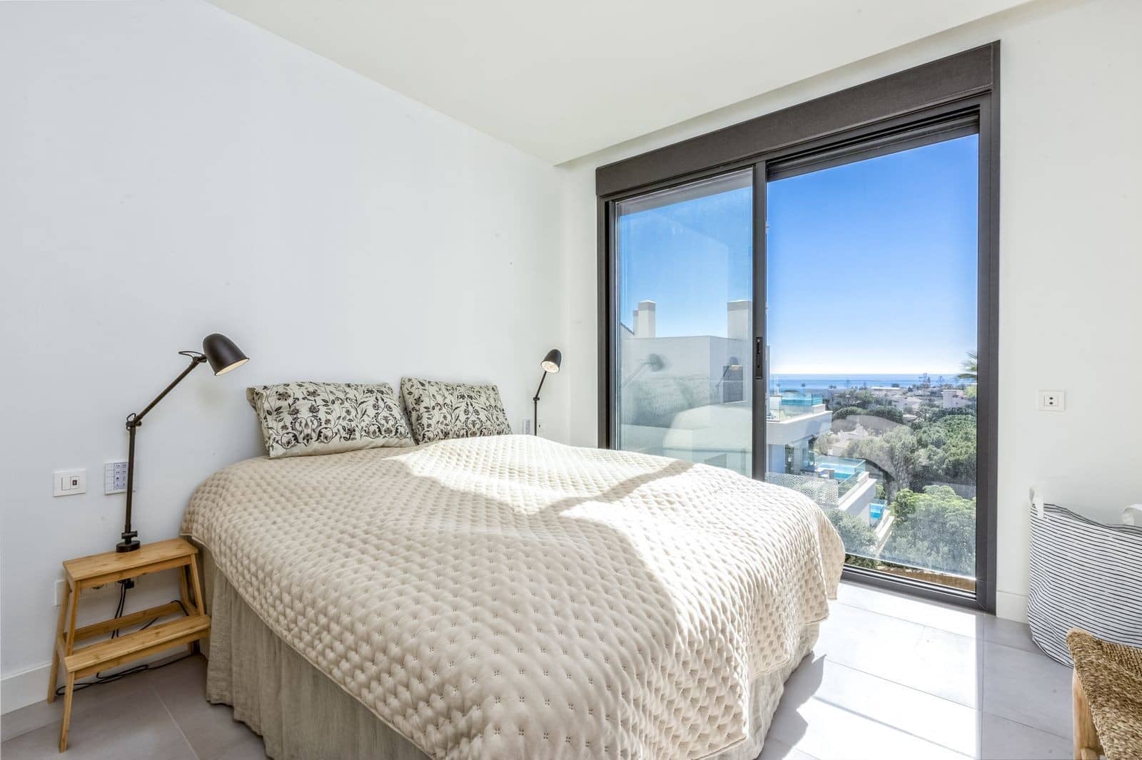 2 bedroom Apartment for sale in Mijas Costa with pool garage - € 599,000 (Ref: 9861765)