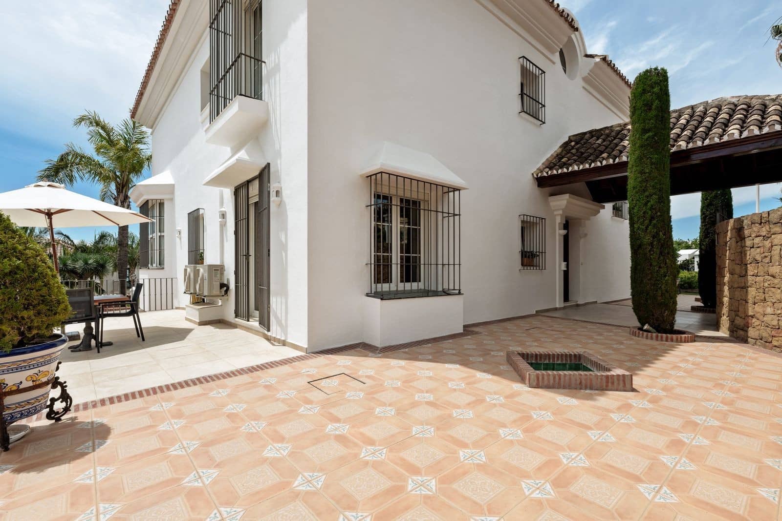 5 bedroom Villa for sale in Marbella with pool garage - € 5,500,000 (Ref: 9861766)