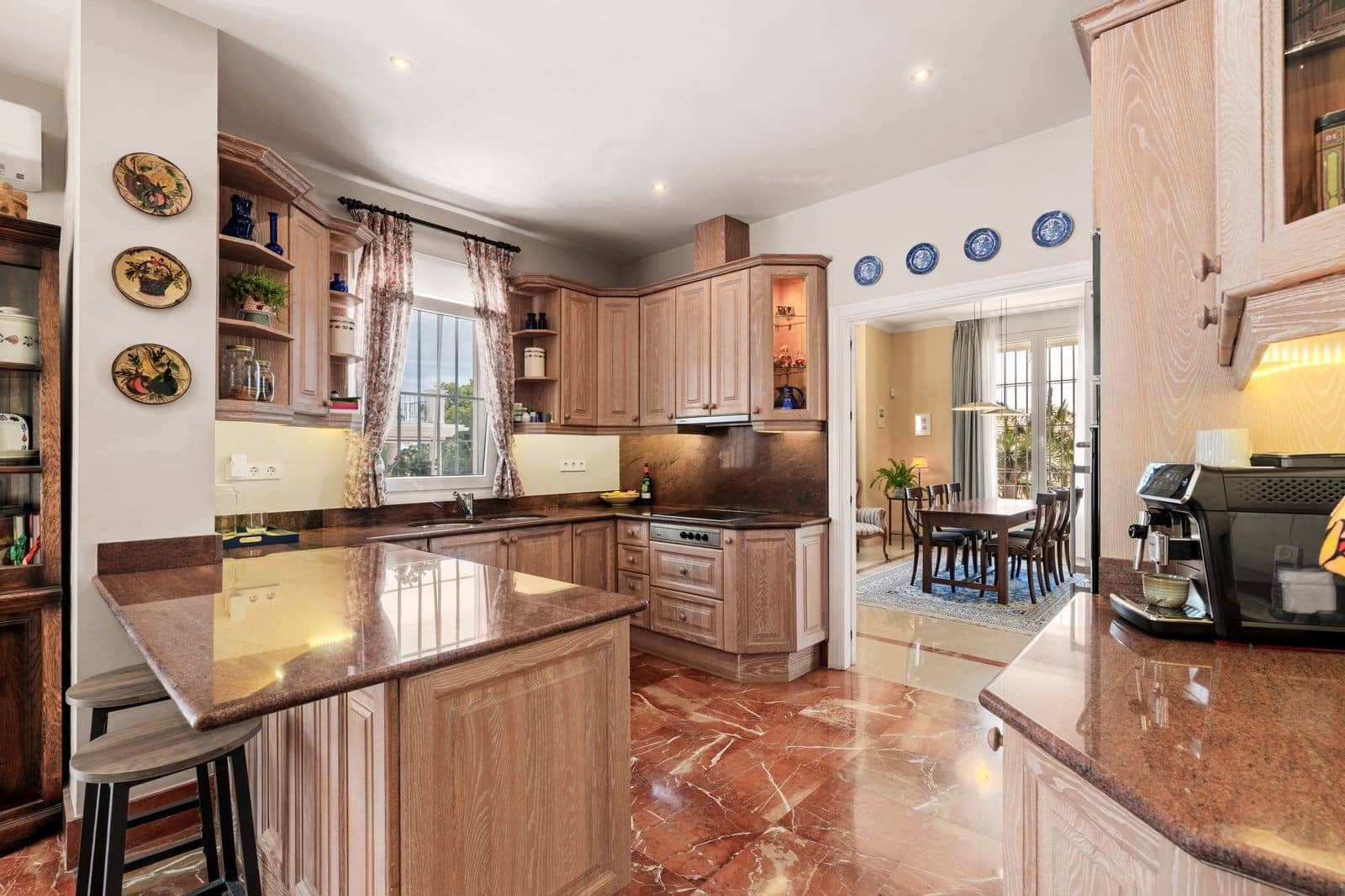 5 bedroom Villa for sale in Marbella with pool garage - € 5,500,000 (Ref: 9861766)