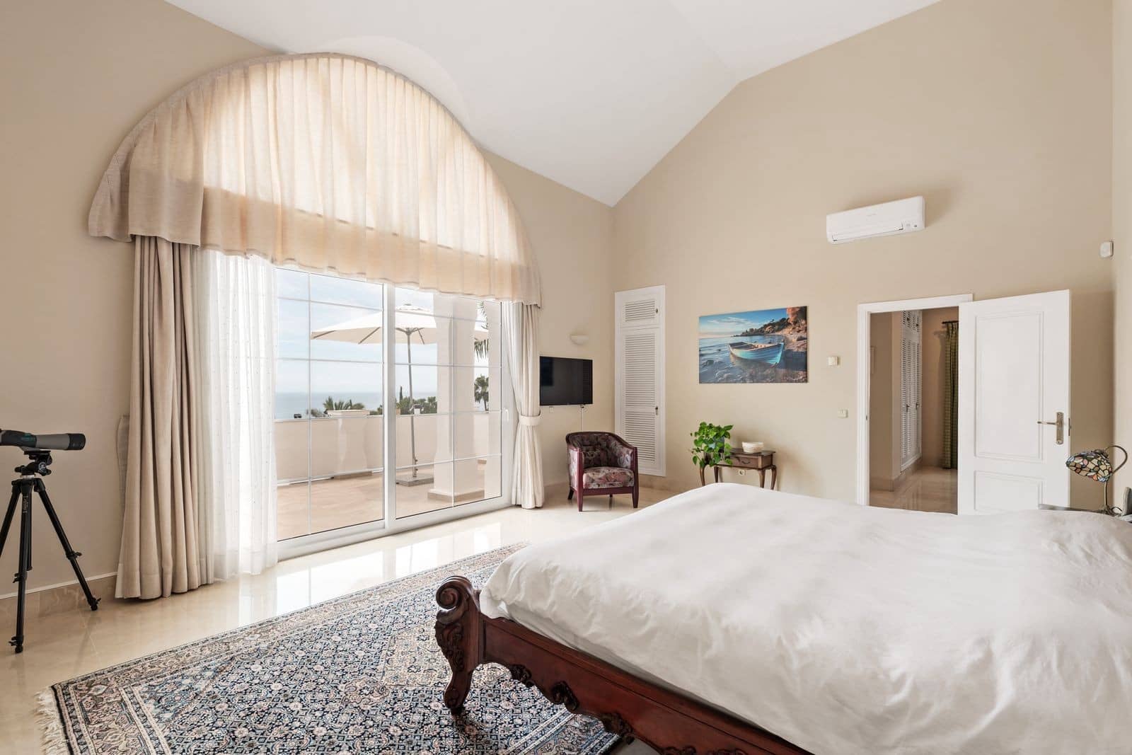 5 bedroom Villa for sale in Marbella with pool garage - € 5,500,000 (Ref: 9861766)