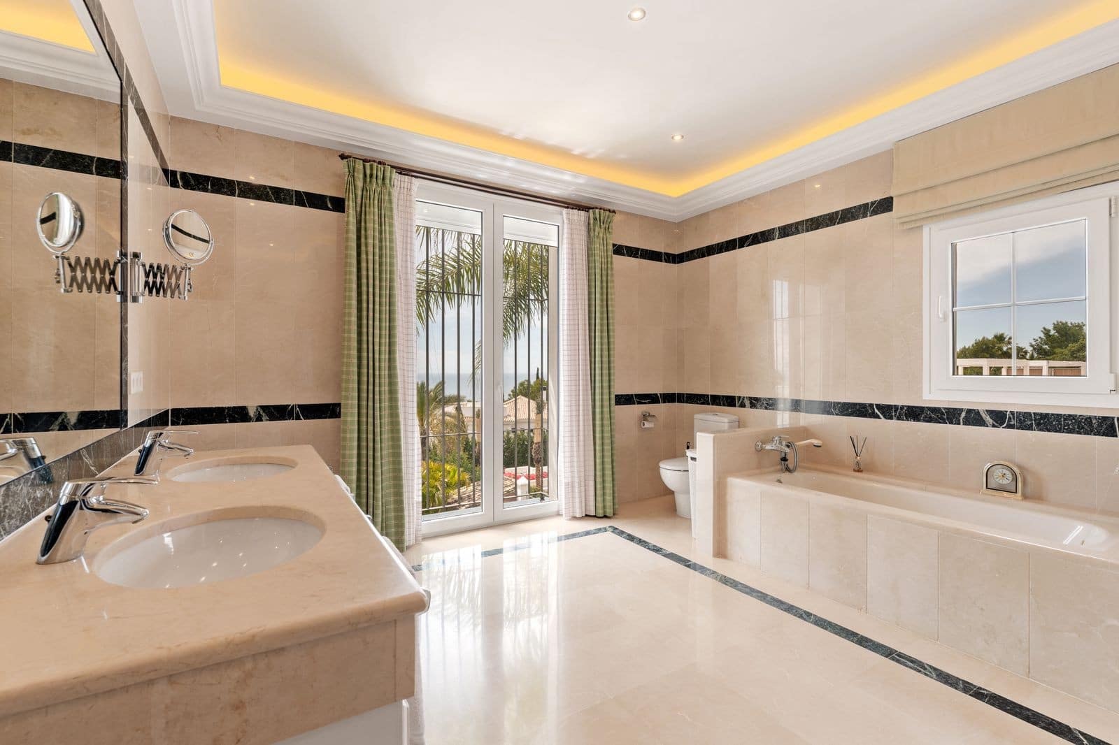 5 bedroom Villa for sale in Marbella with pool garage - € 5,500,000 (Ref: 9861766)