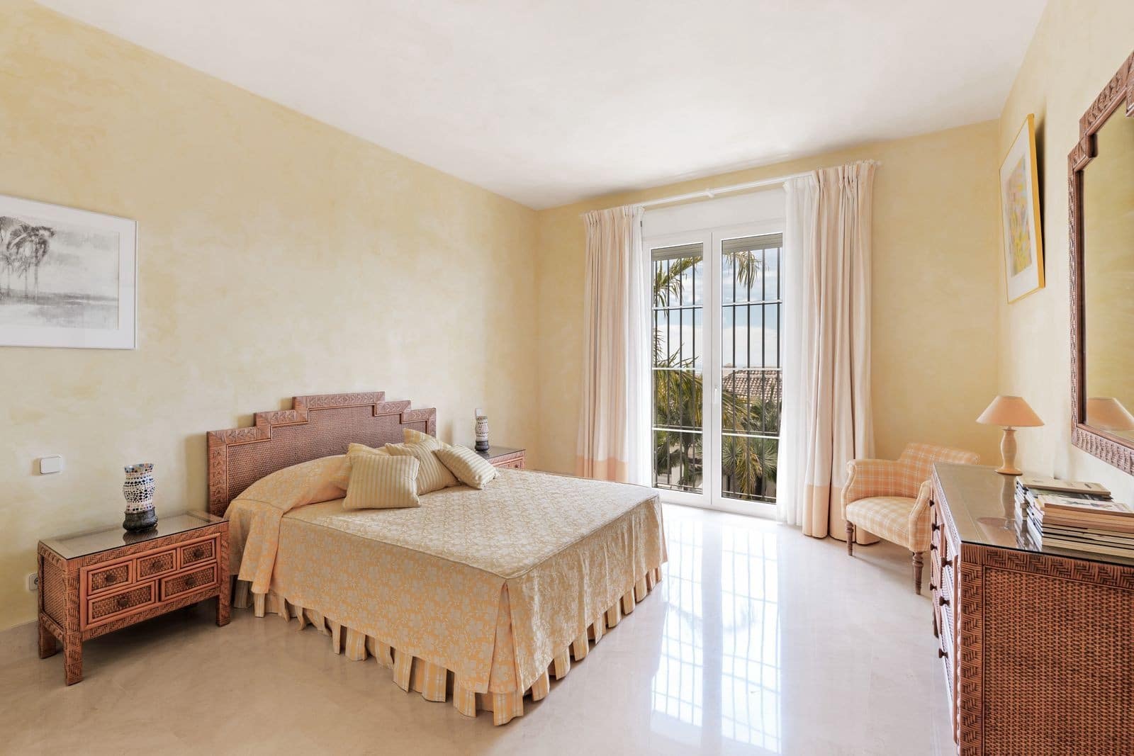 5 bedroom Villa for sale in Marbella with pool garage - € 5,500,000 (Ref: 9861766)