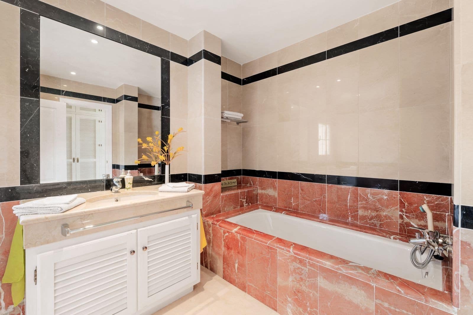 5 bedroom Villa for sale in Marbella with pool garage - € 5,500,000 (Ref: 9861766)