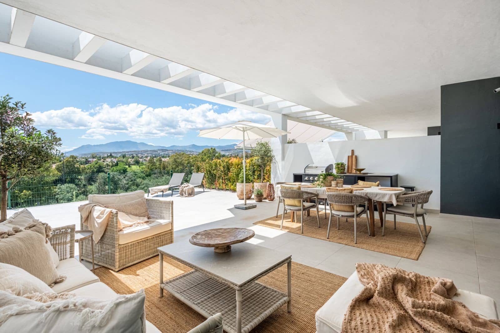 4 soveværelse Semi-Rækkehus til salg i San Pedro de Alcantara med swimmingpool garage - € 1.395.000 (Ref: 9861769)