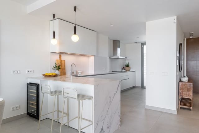 4 soveværelse Semi-Rækkehus til salg i San Pedro de Alcantara, Marbella med swimmingpool garage - € 1.395.000 (Ref: 9861769)