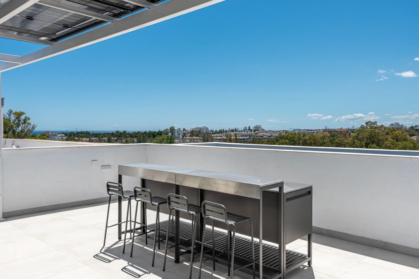 4 soveværelse Semi-Rækkehus til salg i San Pedro de Alcantara med swimmingpool garage - € 1.395.000 (Ref: 9861769)