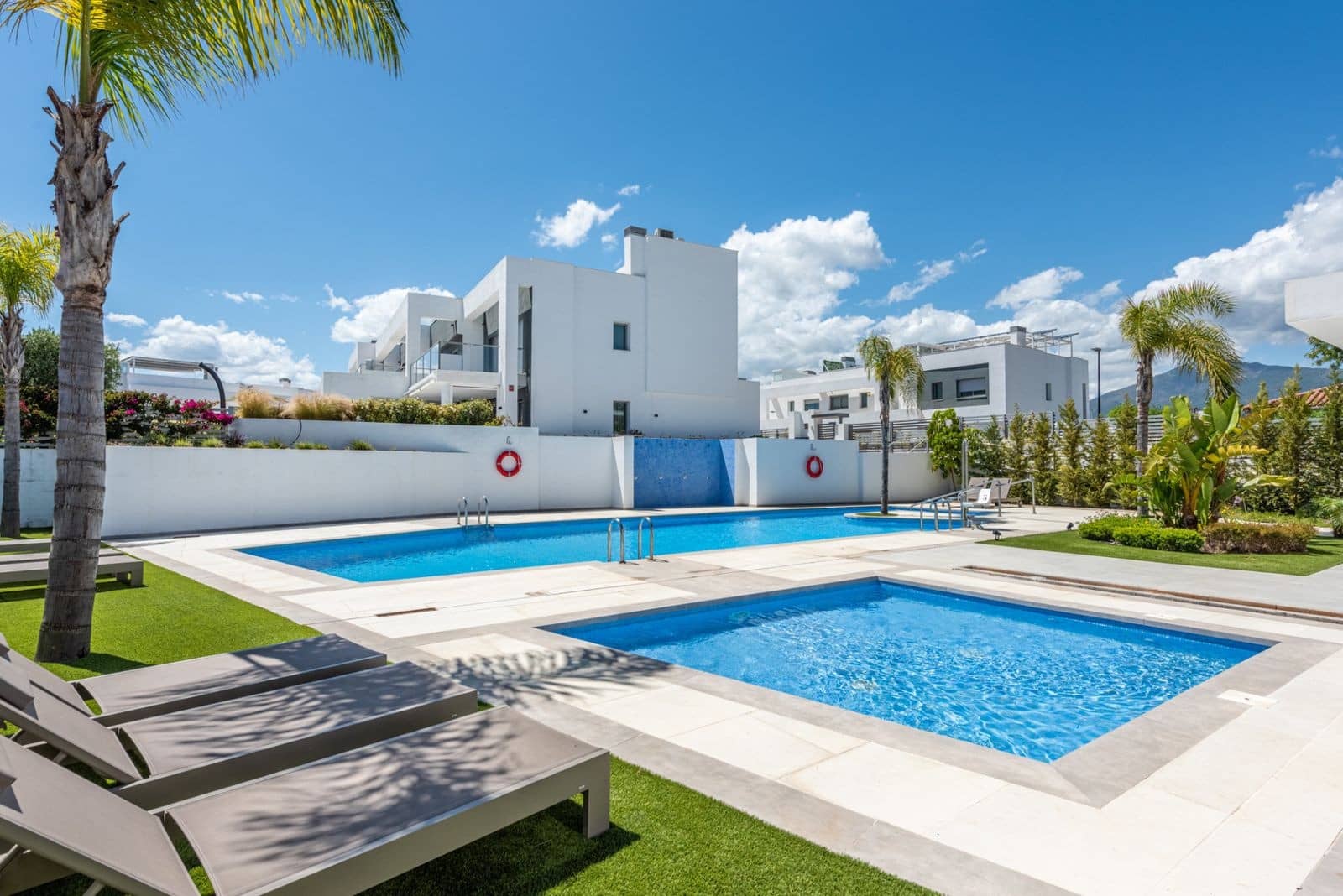 4 soveværelse Semi-Rækkehus til salg i San Pedro de Alcantara med swimmingpool garage - € 1.395.000 (Ref: 9861769)