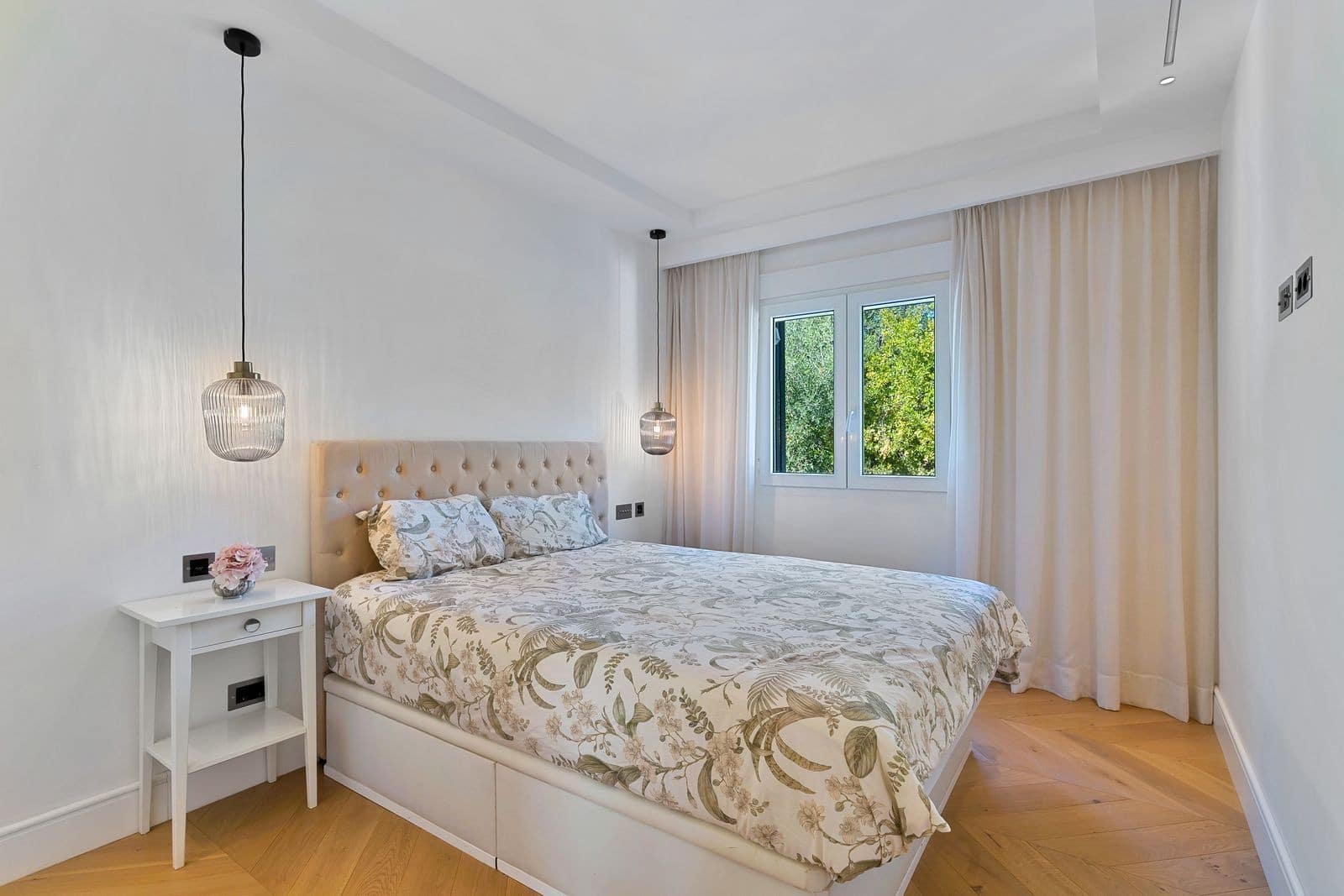 4 bedroom Semi-detached Villa for sale in Marbella with pool garage - € 1,195,000 (Ref: 9861772)