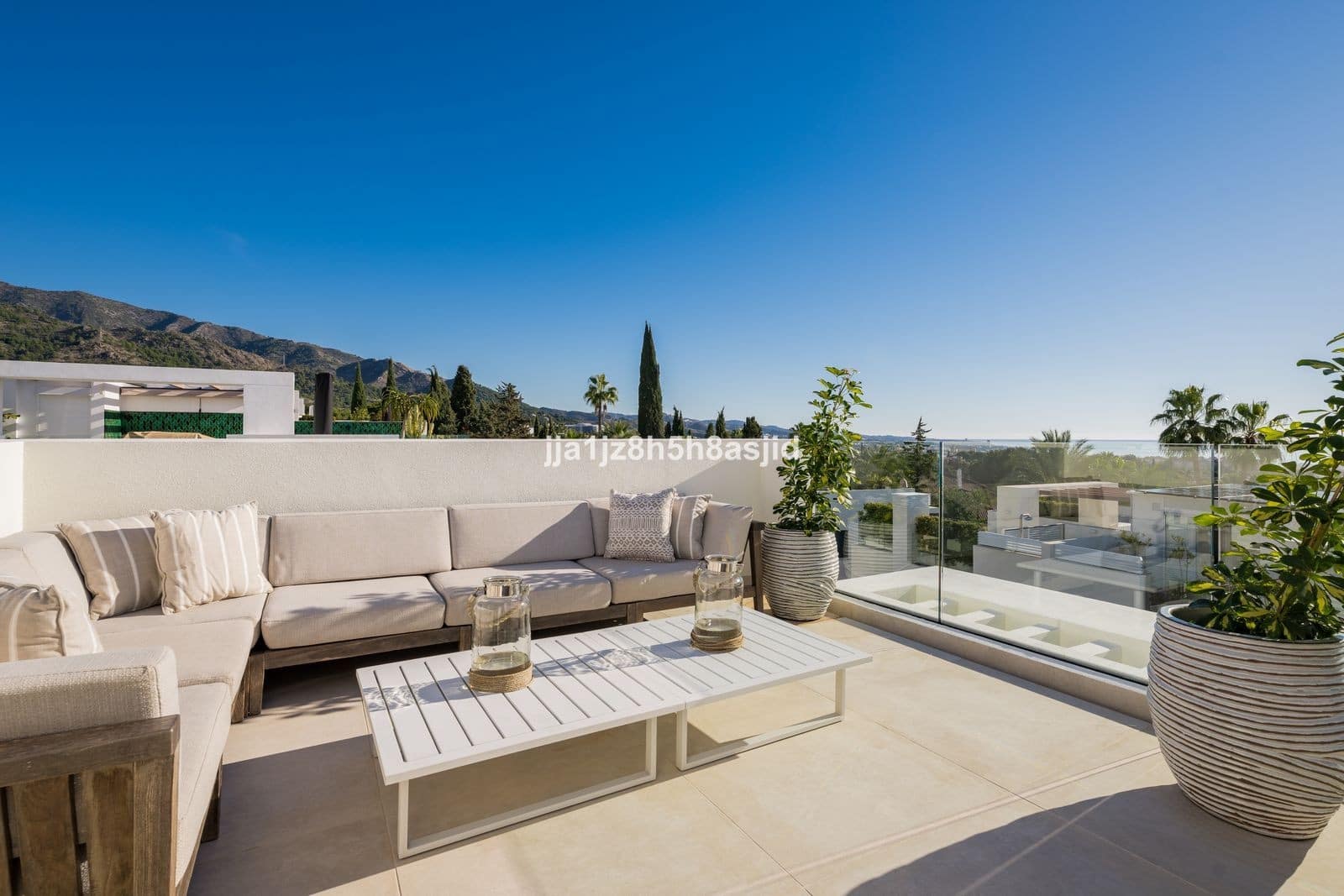 Pareado de 4 habitaciones en Marbella en venta con piscina garaje - 3.100.000 € (Ref: 9861773)
