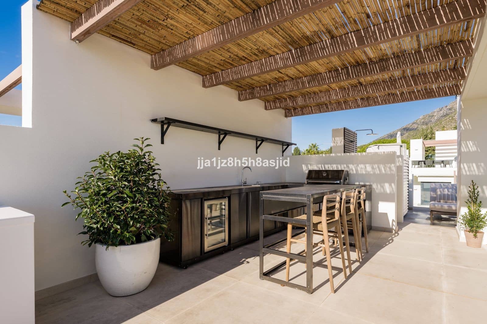 Pareado de 4 habitaciones en Marbella en venta con piscina garaje - 3.100.000 € (Ref: 9861773)