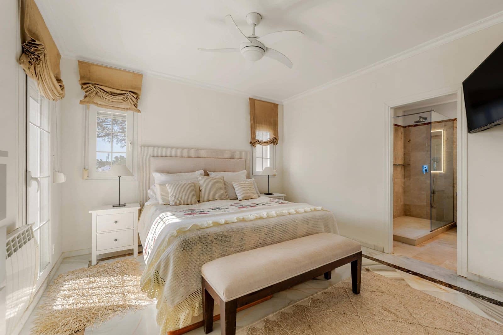 3 soverom Villa til salgs i Estepona med svømmebasseng garasje - € 1 295 000 (Ref: 9861780)