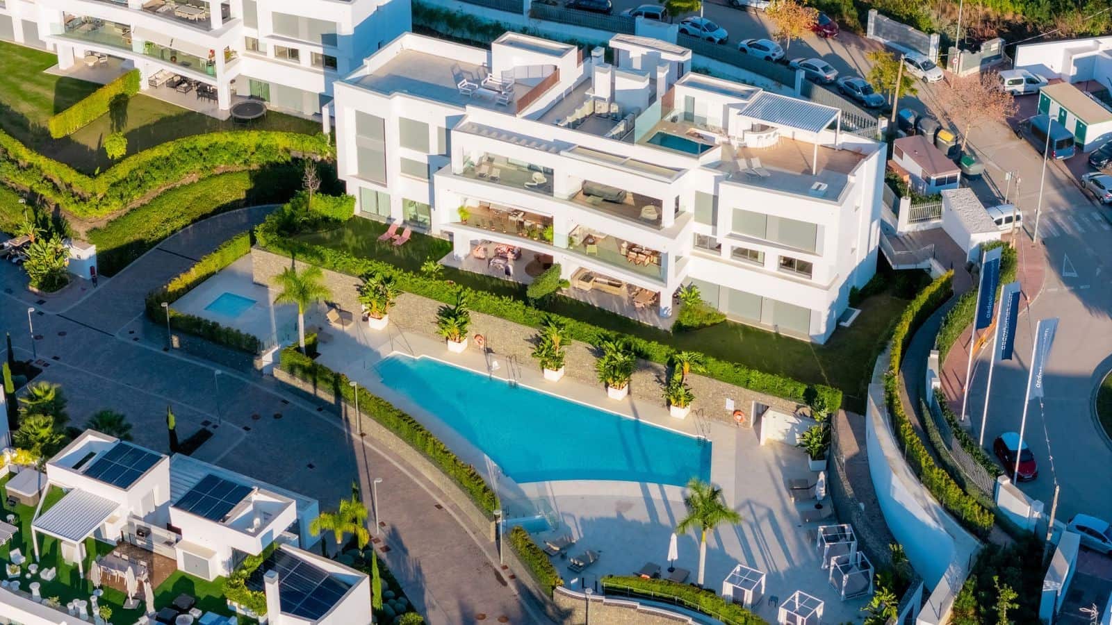 3 sypialnia Apartament na sprzedaż w Marbella z basenem garażem - 1 795 000 € (Ref: 9861784)