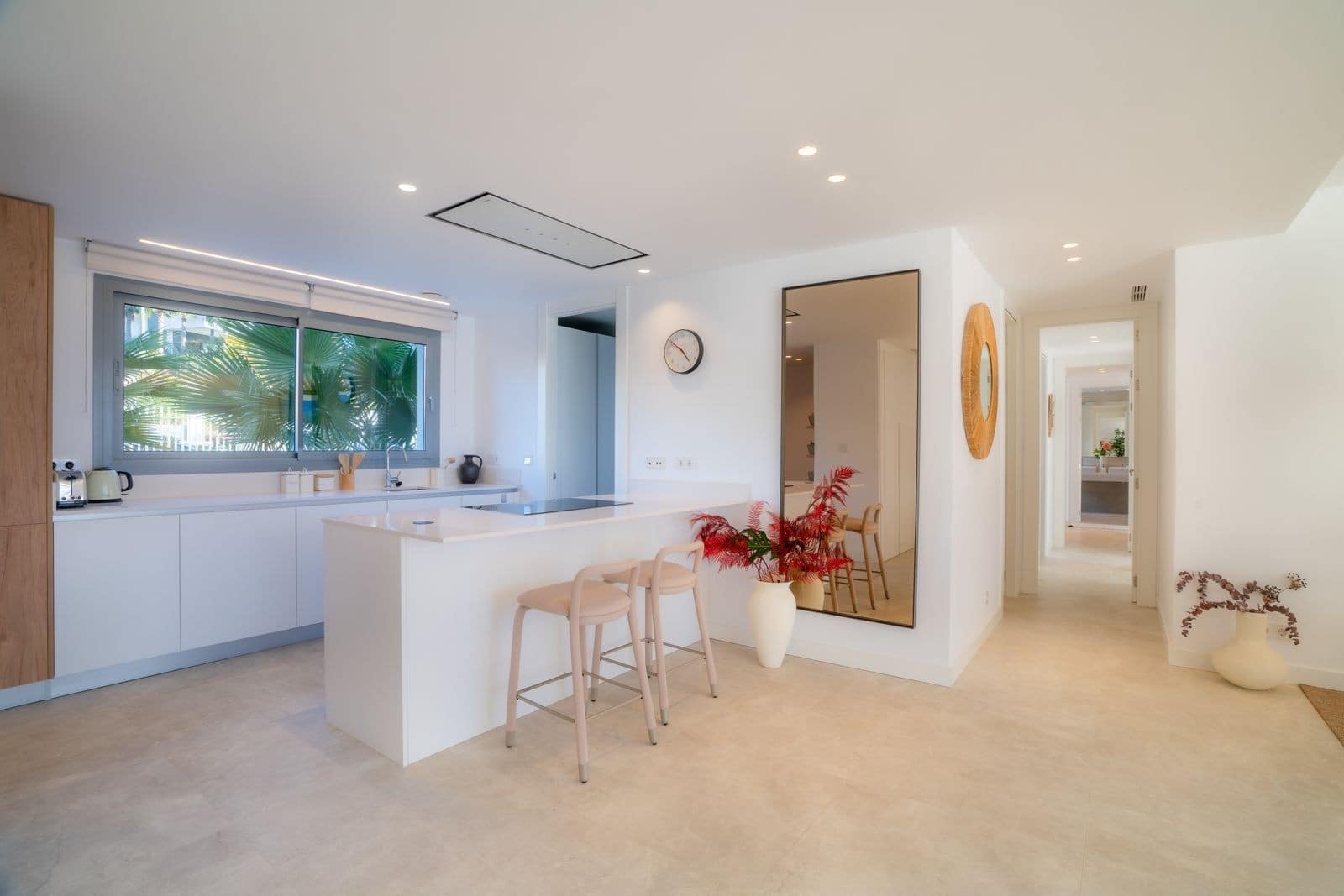 3 sypialnia Apartament na sprzedaż w Marbella z basenem garażem - 1 795 000 € (Ref: 9861784)