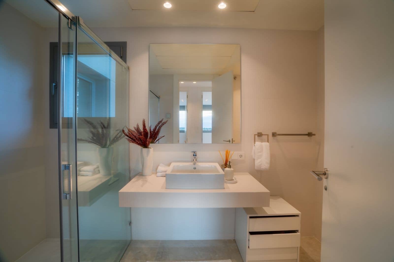 3 sypialnia Apartament na sprzedaż w Marbella z basenem garażem - 1 795 000 € (Ref: 9861784)