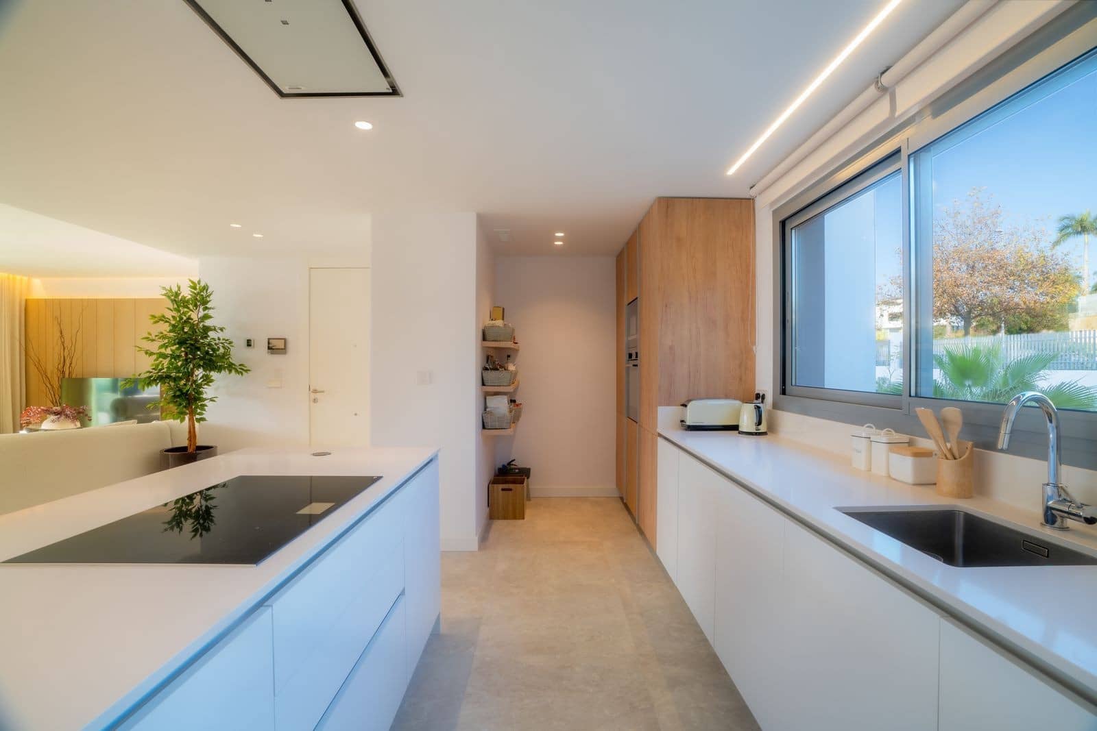 3 sypialnia Apartament na sprzedaż w Marbella z basenem garażem - 1 795 000 € (Ref: 9861784)