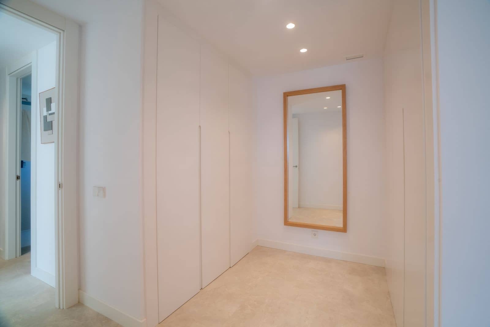 3 sypialnia Apartament na sprzedaż w Marbella z basenem garażem - 1 795 000 € (Ref: 9861784)