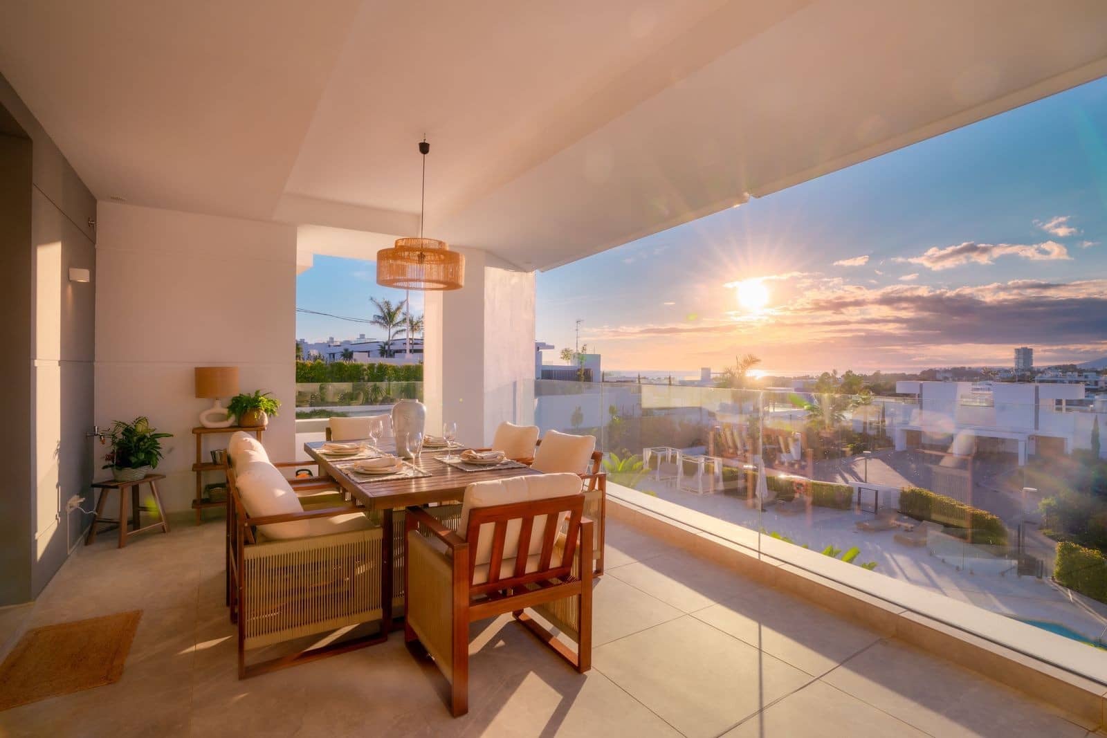 3 sypialnia Apartament na sprzedaż w Marbella z basenem garażem - 1 795 000 € (Ref: 9861784)