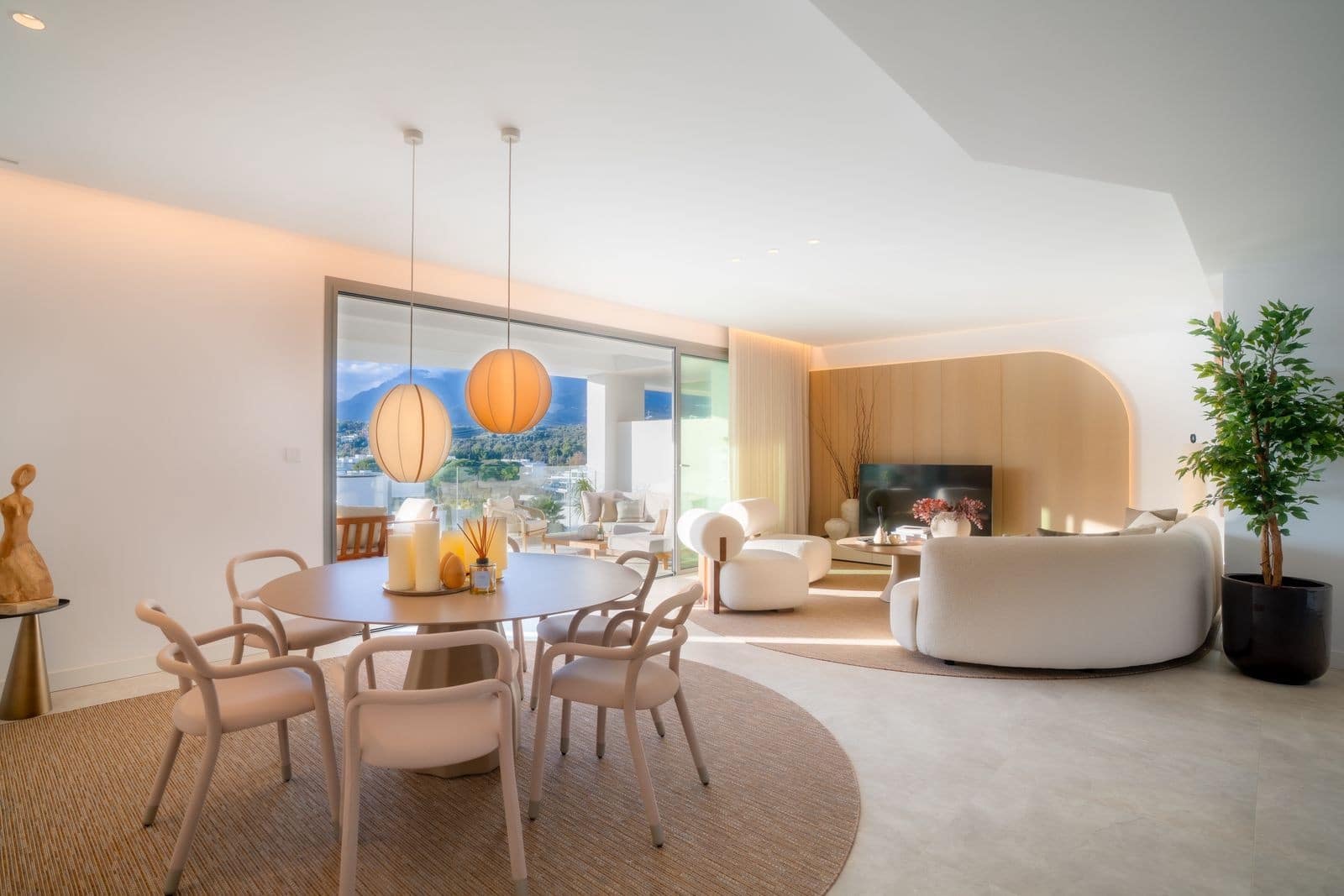 3 sypialnia Apartament na sprzedaż w Marbella z basenem garażem - 1 795 000 € (Ref: 9861784)