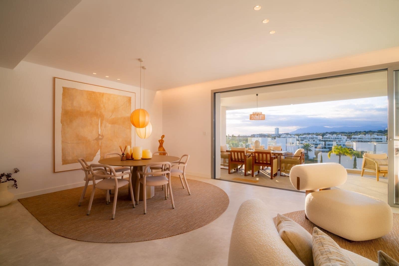 3 sypialnia Apartament na sprzedaż w Marbella z basenem garażem - 1 795 000 € (Ref: 9861784)