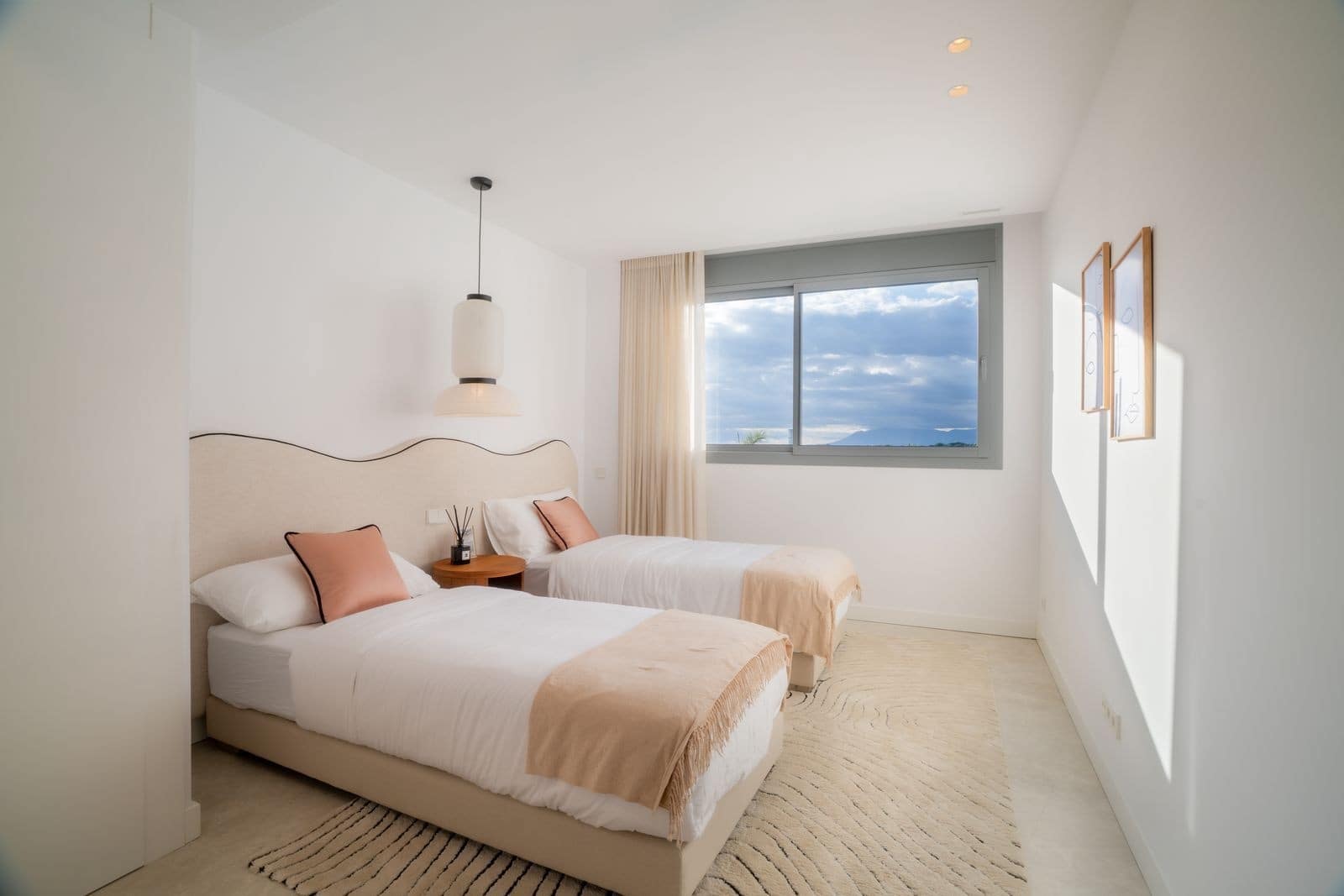 3 sypialnia Apartament na sprzedaż w Marbella z basenem garażem - 1 795 000 € (Ref: 9861784)