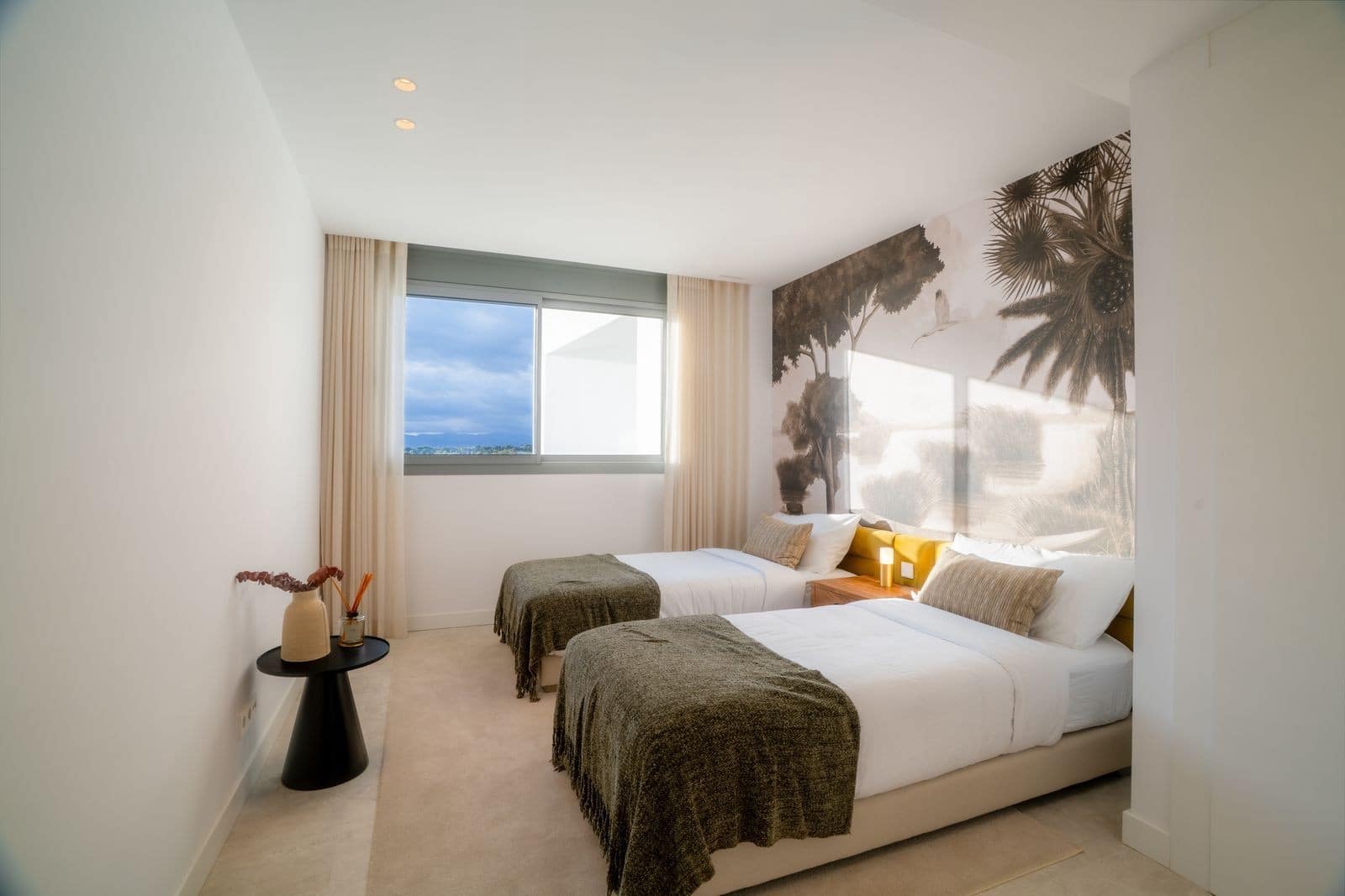3 sypialnia Apartament na sprzedaż w Marbella z basenem garażem - 1 795 000 € (Ref: 9861784)