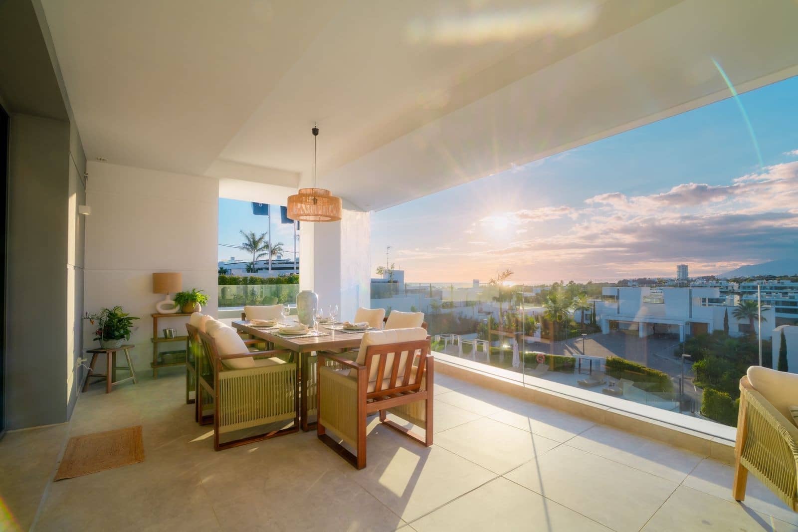 3 sypialnia Apartament na sprzedaż w Marbella z basenem garażem - 1 795 000 € (Ref: 9861784)