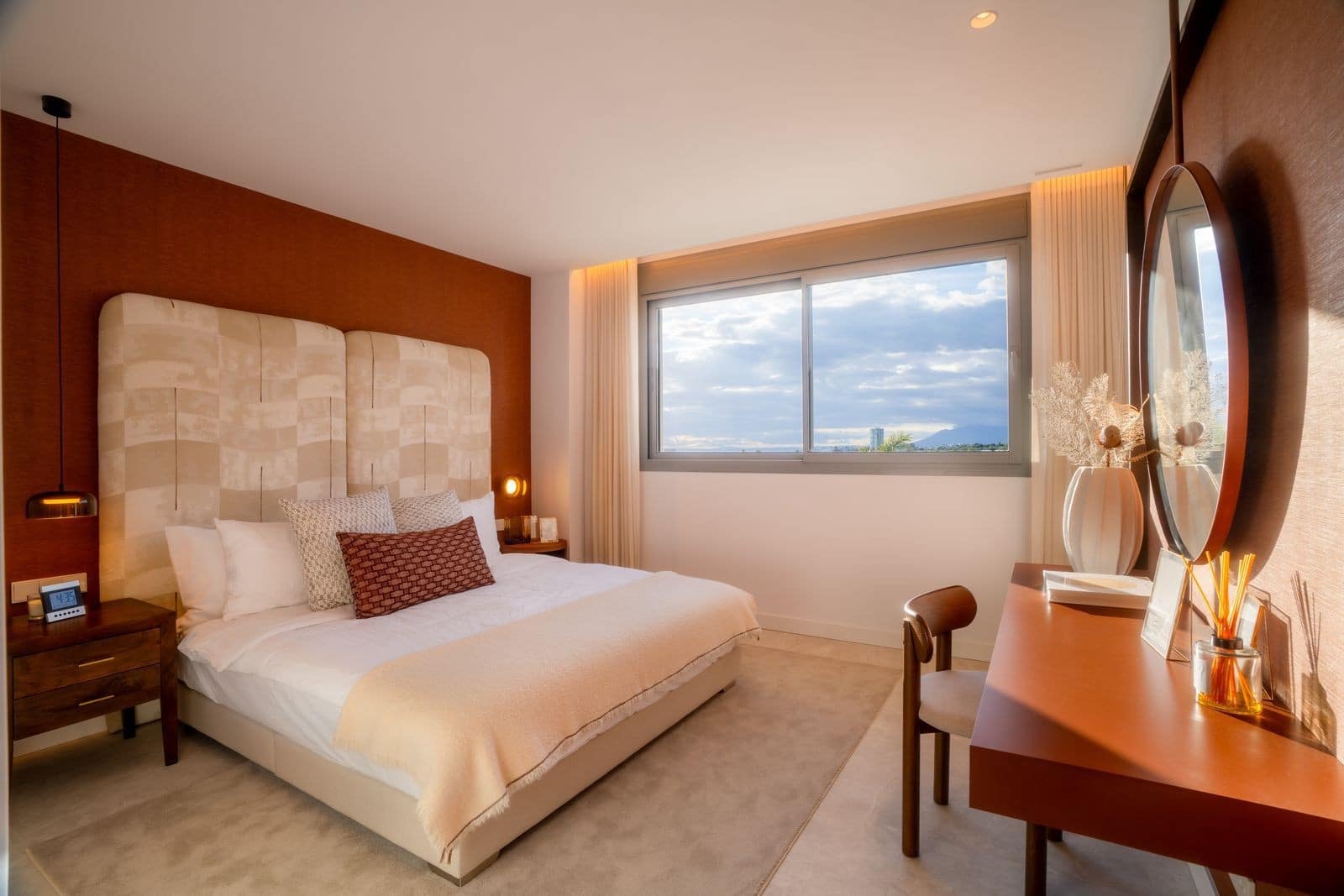 3 sypialnia Apartament na sprzedaż w Marbella z basenem garażem - 1 795 000 € (Ref: 9861784)
