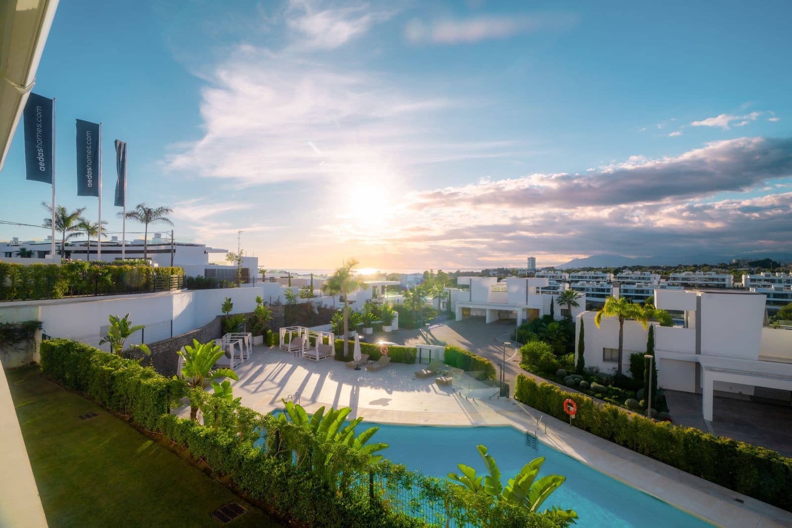 3 sypialnia Apartament na sprzedaż w Marbella z basenem garażem - 1 795 000 € (Ref: 9861784)