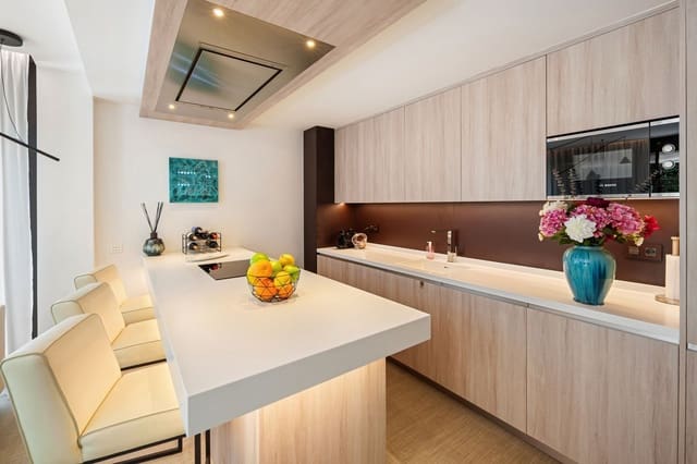 2 soverom Leilighet til salgs i Marbella med svømmebasseng garasje - € 725 000 (Ref: 9861785)