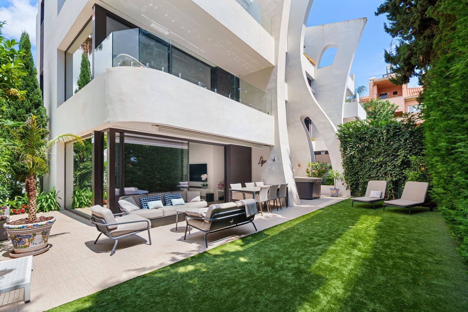 2 Zimmer Apartment zu verkaufen in Marbella mit Pool Garage - 725.000 € (Ref: 9861785)