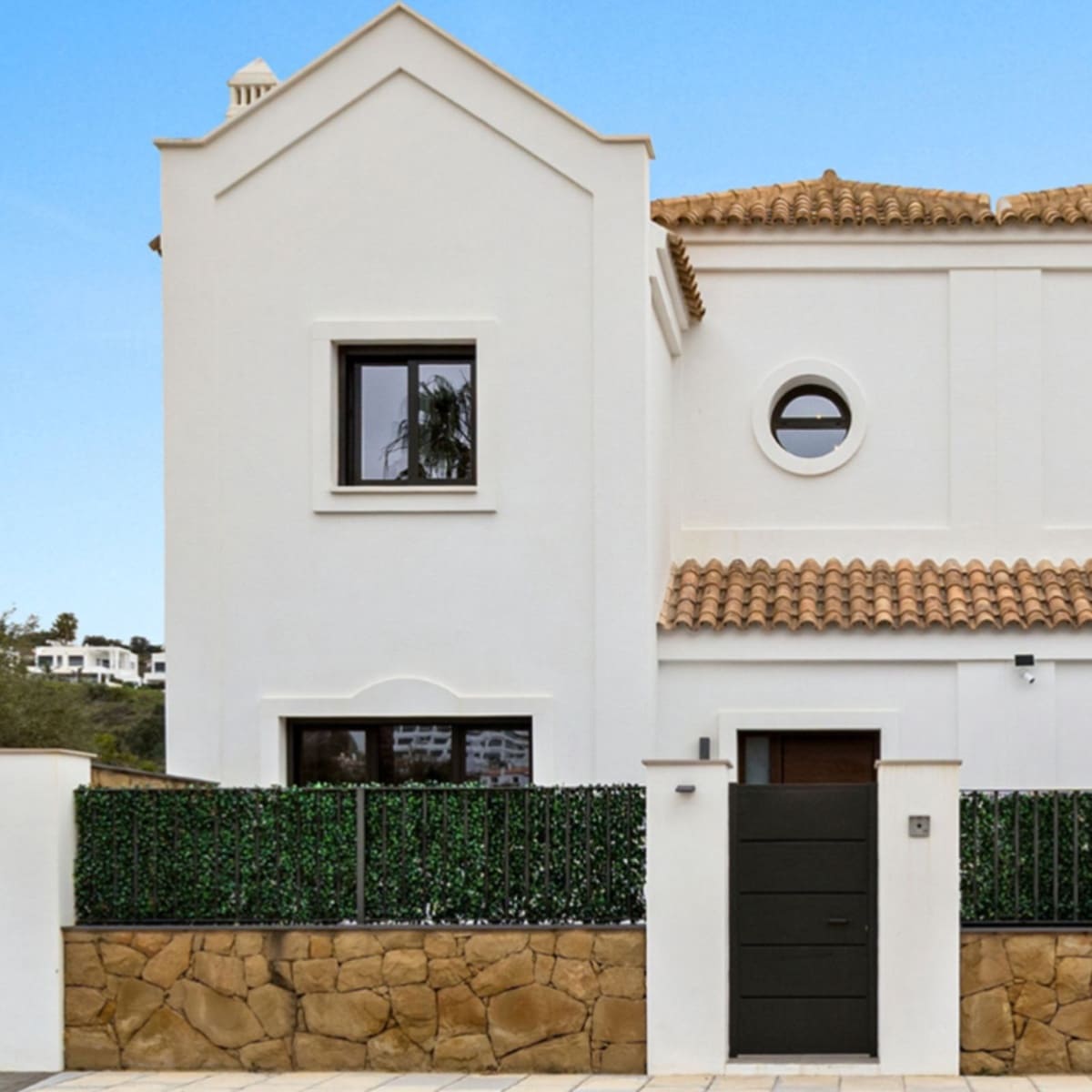 4 soveværelse Semi-Rækkehus til salg i La Cala de Mijas med swimmingpool garage - € 995.000 (Ref: 9865078)
