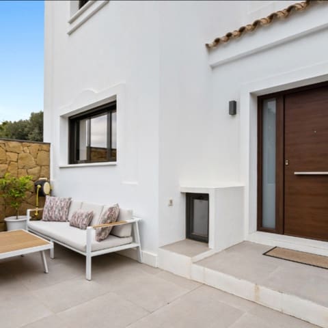 4 soveværelse Semi-Rækkehus til salg i La Cala de Mijas, Mijas med swimmingpool garage - € 995.000 (Ref: 9865078)