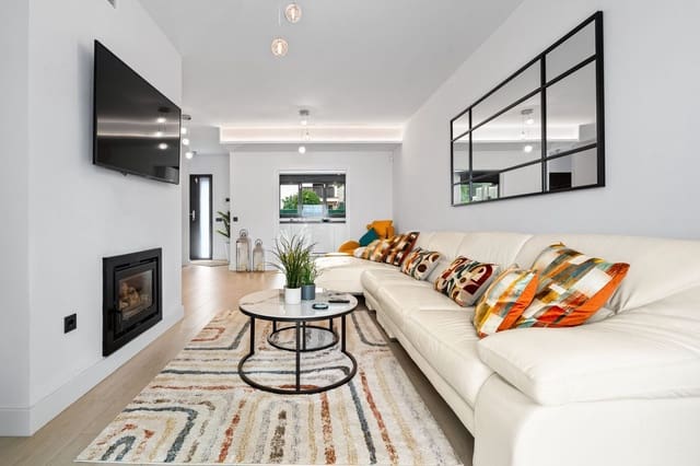 4 soveværelse Semi-Rækkehus til salg i La Cala de Mijas, Mijas med swimmingpool garage - € 995.000 (Ref: 9865078)