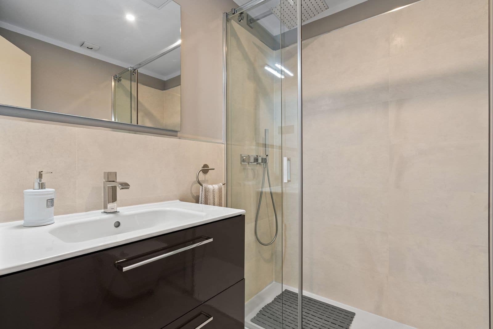 4 soveværelse Semi-Rækkehus til salg i La Cala de Mijas med swimmingpool garage - € 995.000 (Ref: 9865078)