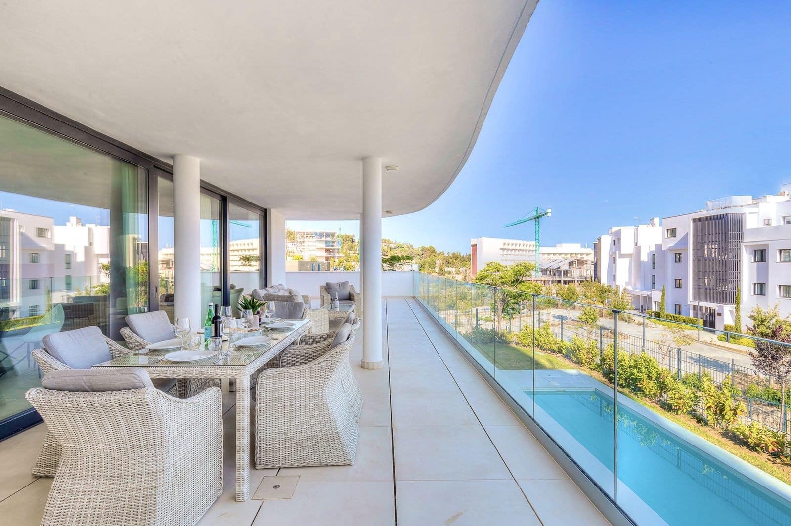 Apartamento de 3 habitaciones en Fuengirola en venta con piscina garaje - 729.995 € (Ref: 9865079)