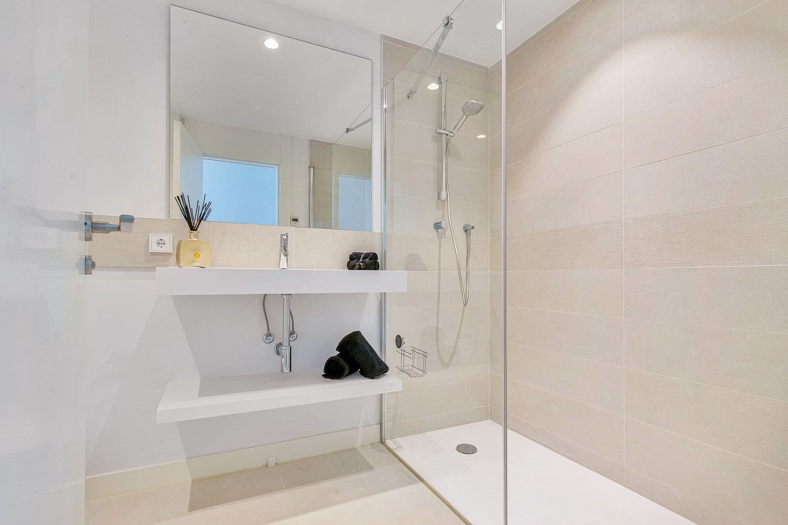 Apartamento de 3 habitaciones en Fuengirola en venta con piscina garaje - 729.995 € (Ref: 9865079)