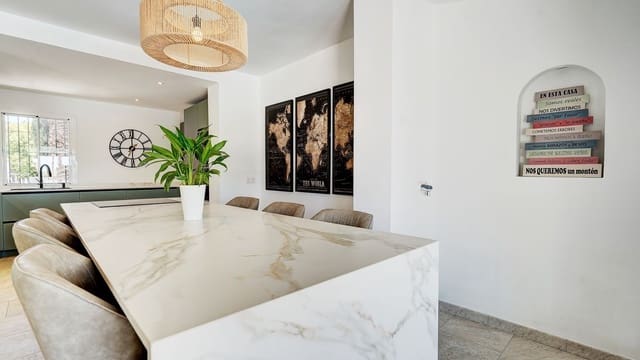 4 chambre Villa/Maison à vendre à Calahonda, Mijas avec piscine garage - 1 049 995 € (Ref: 9865082)