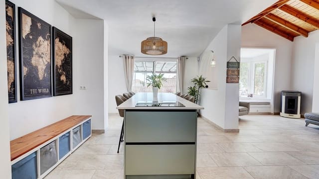 4 chambre Villa/Maison à vendre à Calahonda, Mijas avec piscine garage - 1 049 995 € (Ref: 9865082)