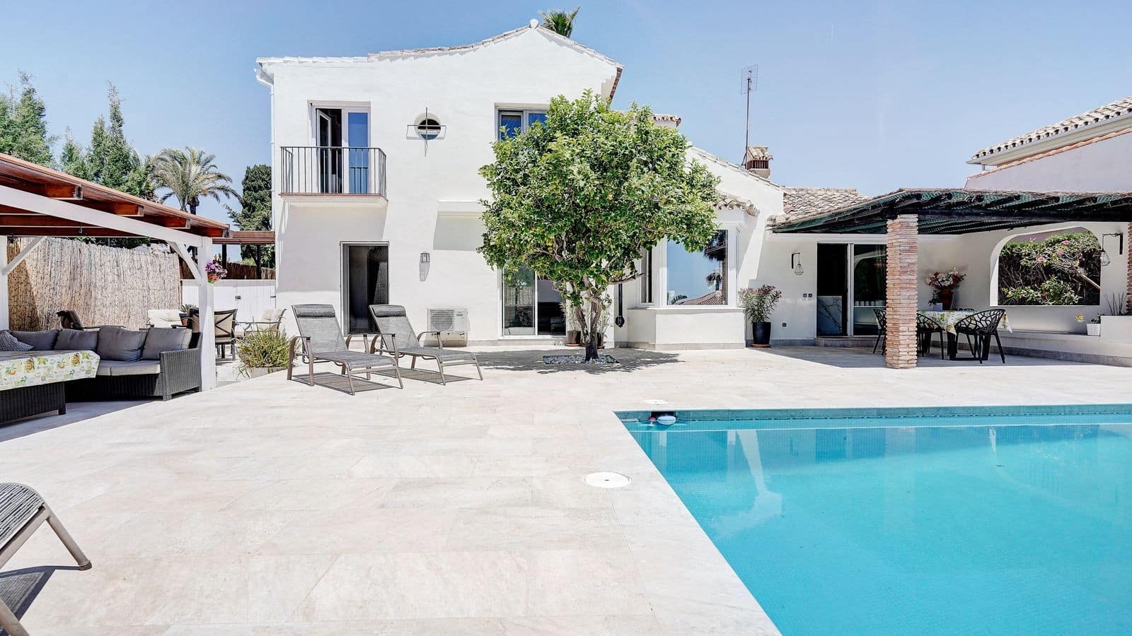 4 chambre Villa/Maison à vendre à Calahonda avec piscine garage - 1 049 995 € (Ref: 9865082)