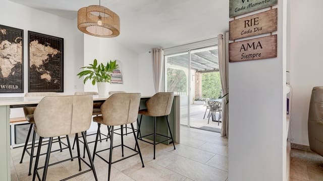4 chambre Villa/Maison à vendre à Calahonda, Mijas avec piscine garage - 1 049 995 € (Ref: 9865082)