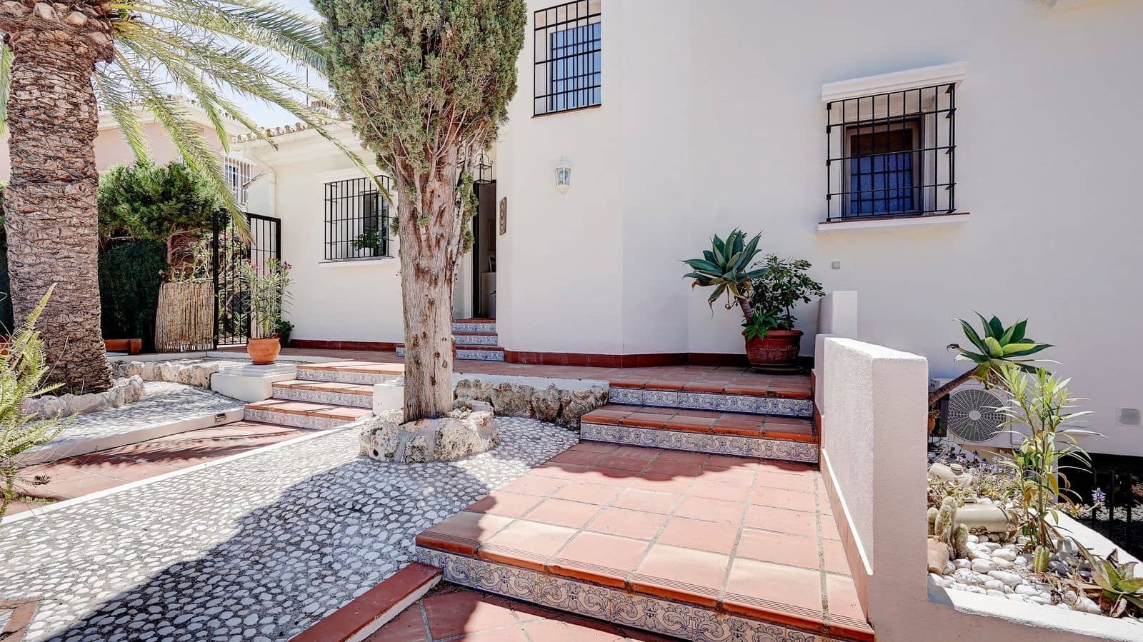 4 chambre Villa/Maison à vendre à Calahonda avec piscine garage - 1 049 995 € (Ref: 9865082)