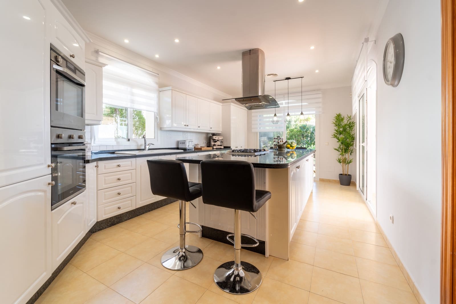4 soveværelse Villa til salg i Mijas med swimmingpool garage - € 1.500.000 (Ref: 9869971)
