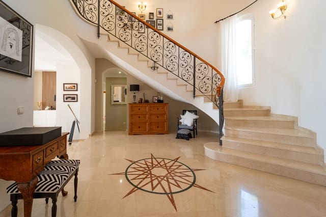 4 bedroom Villa for sale in Mijas with pool garage - € 1,500,000 (Ref: 9869971)
